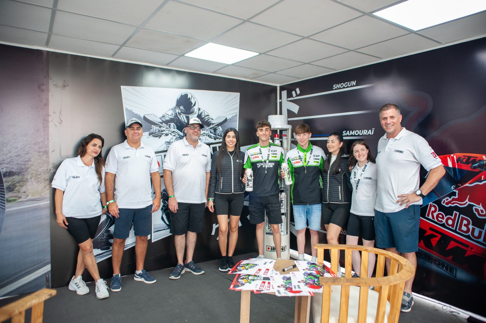 Foto de equipo en el stand